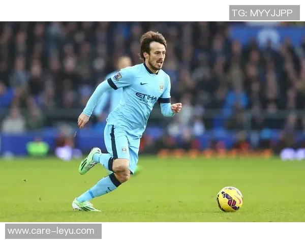 黑袜足球帅哥的魅力与风采揭秘足球场上的时尚与运动完美结合